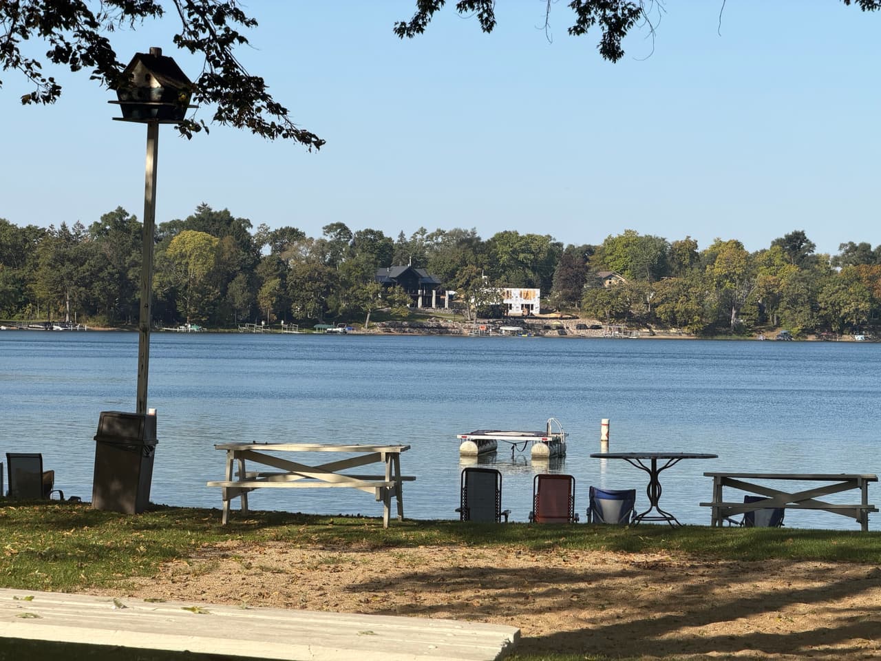 Picnic tables along the shore of Lily Lake on a clear fall day