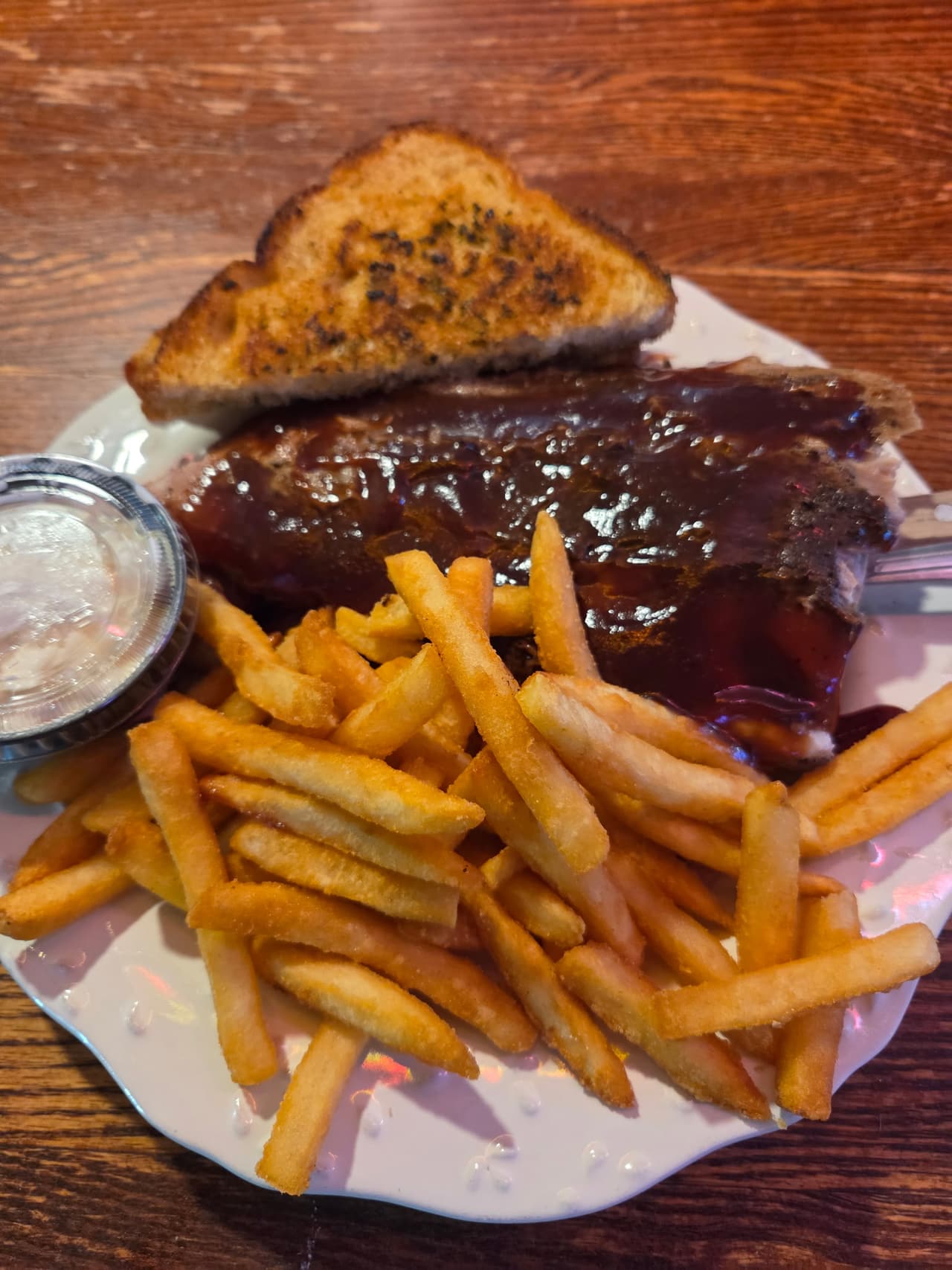 Ribs with fries and garlic toast